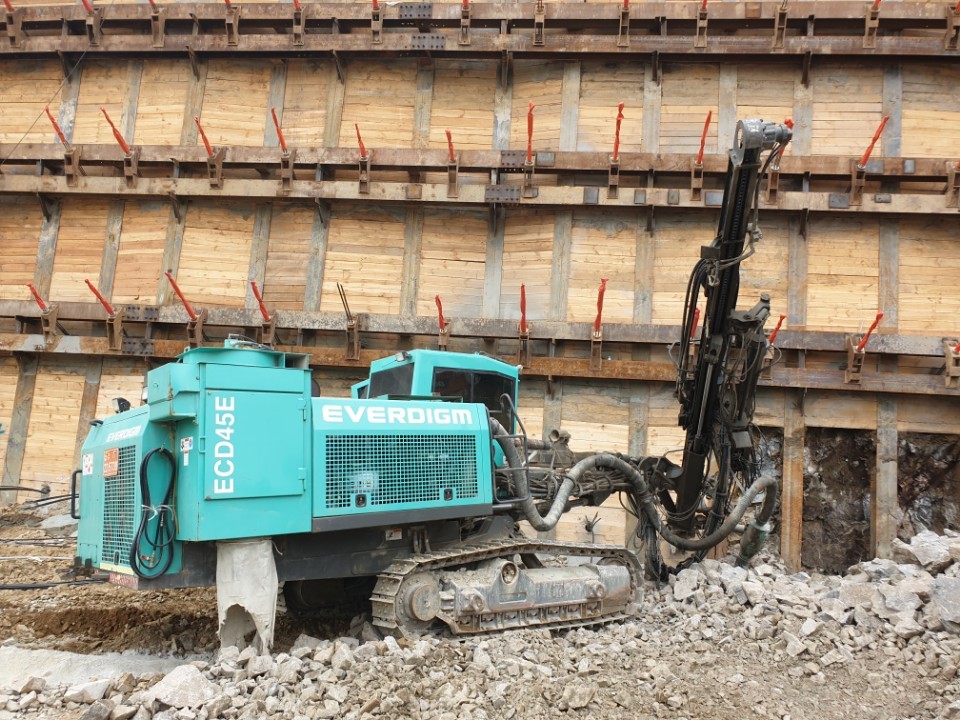 2013 Everdigm ECD45-17950409