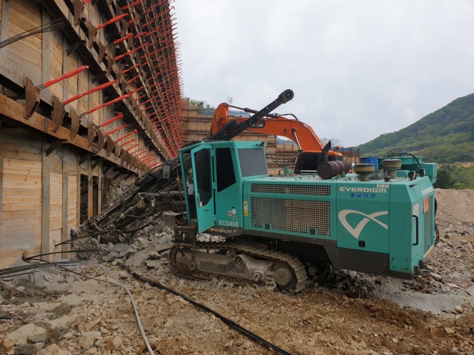 2013 Everdigm ECD45-17950410