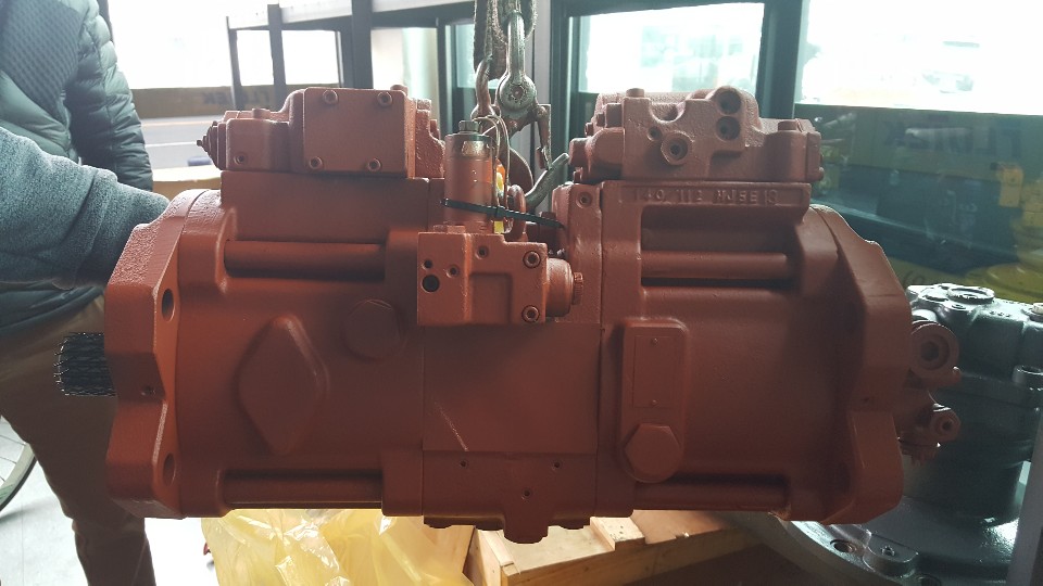 Parts HYDRAULIC PUMP مستعملة-17950808